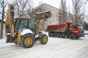 В уборке снега с улиц Калуги задействованы 89 спецмашин